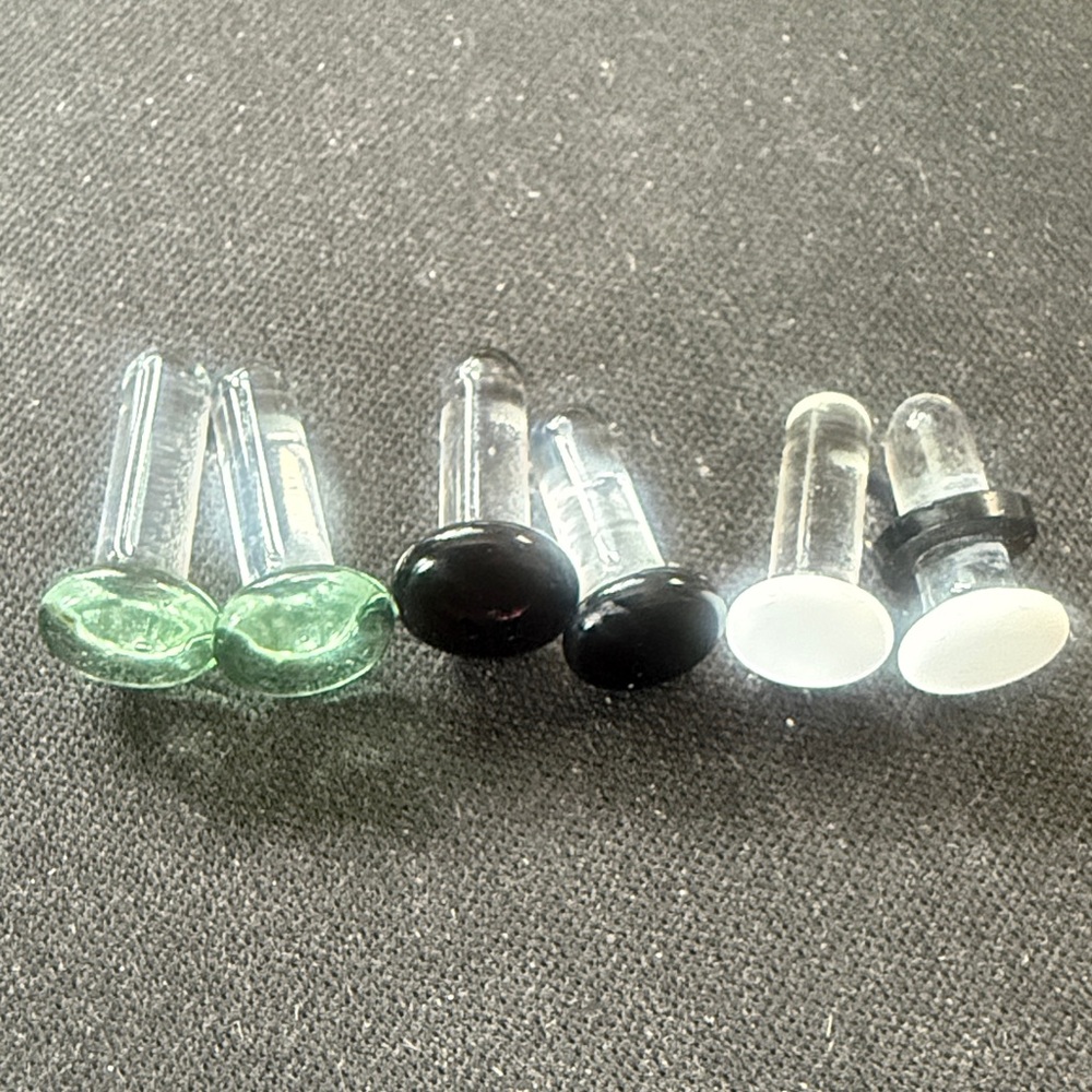 Glass Ear gauges 3pair sz est 6mm. Head colors - Black, White, Green